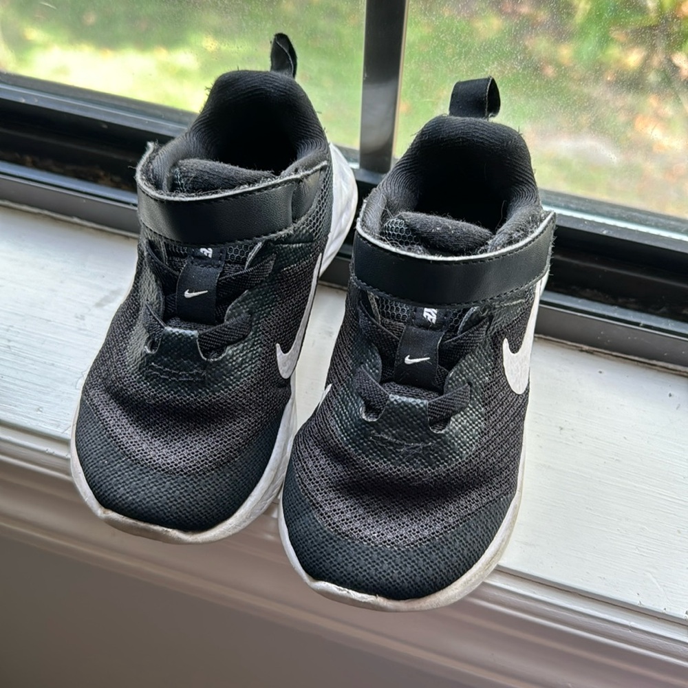 Boys Nike sneakers, size 6